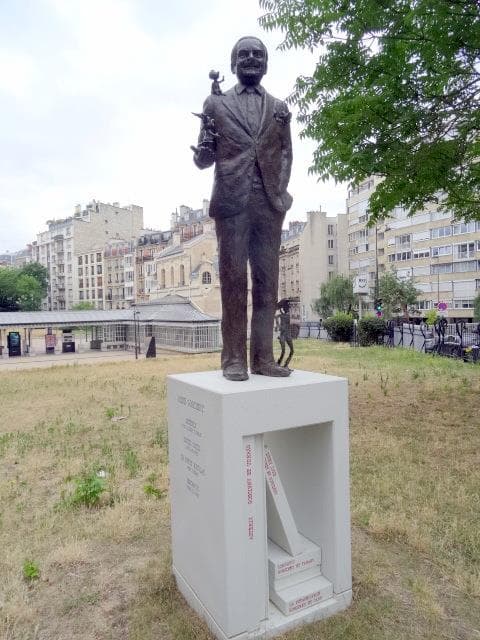 Statue de René Goscinny à Paris